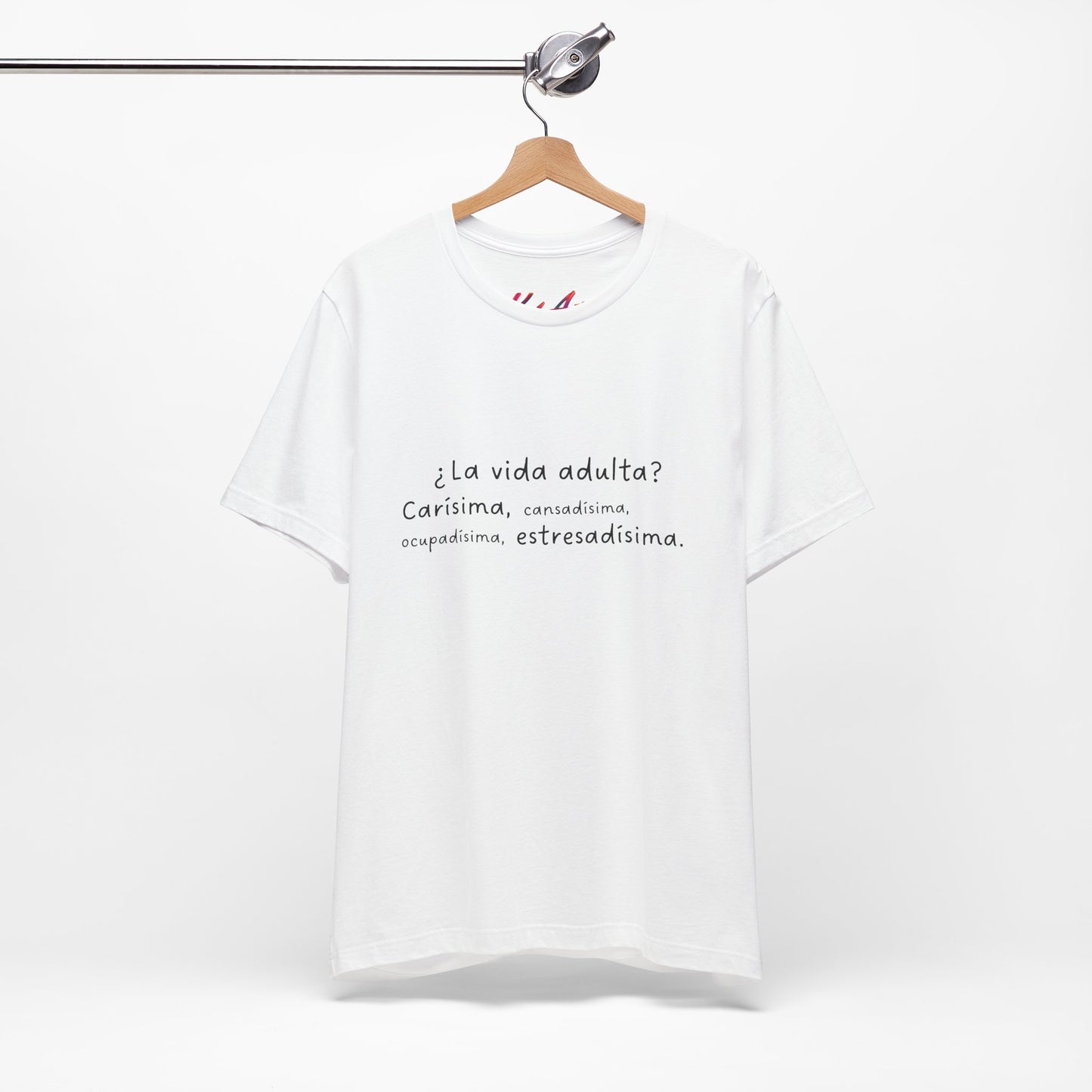 Camisetas "¿La vida adulta? Carísima, cansadísima, ocupadísima, estresadísima"